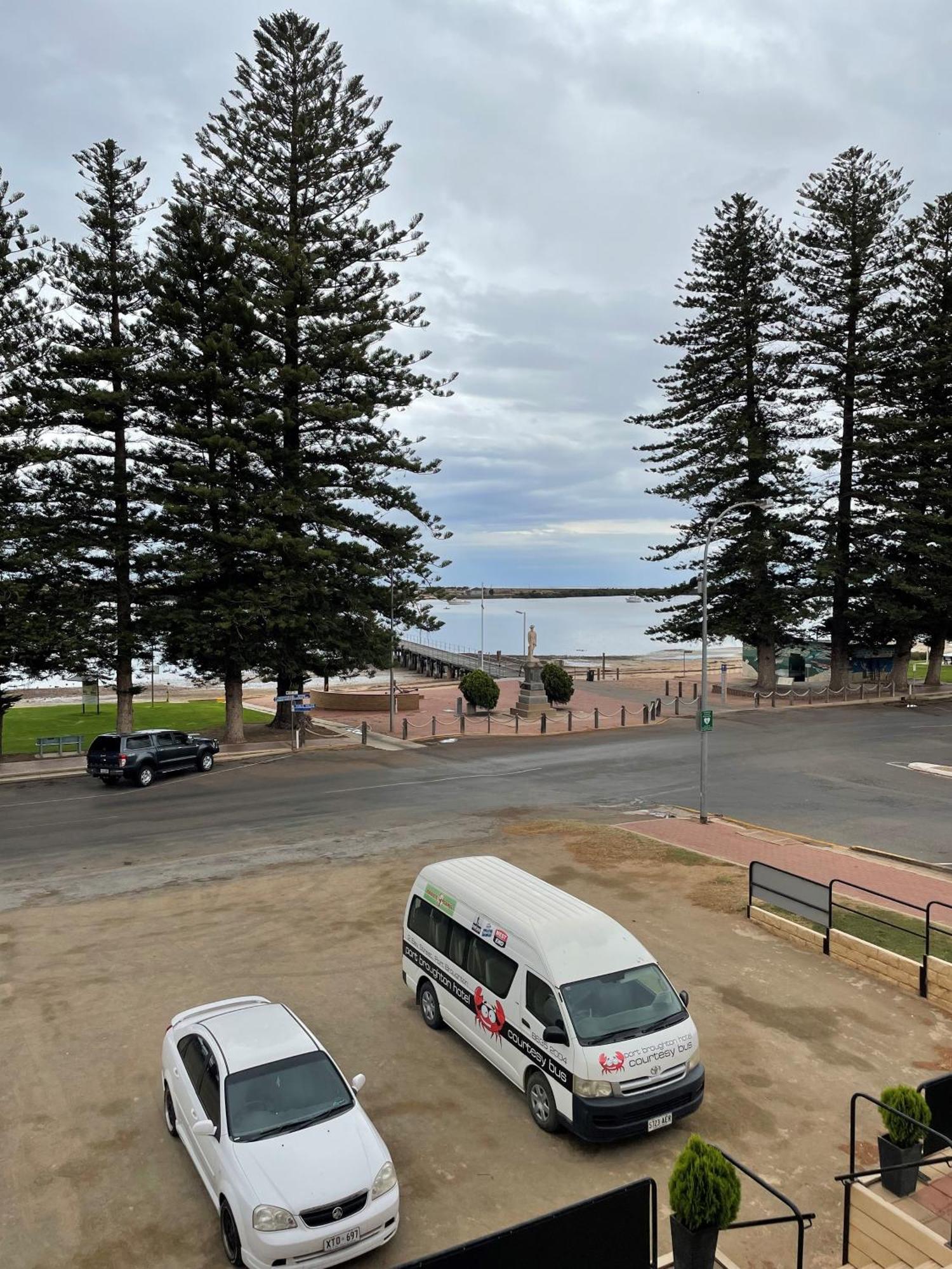 Port Broughton Hotel Екстериор снимка